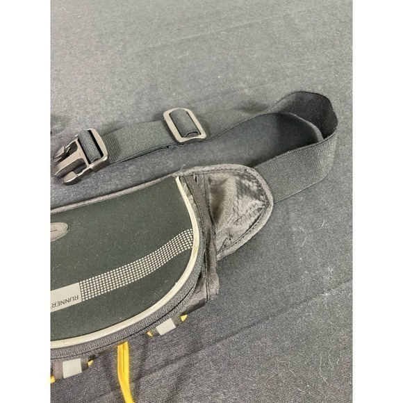 Runner's World Fanny Pack Running Belt Waist Bag Jogging Gear Accessory Black - Picture 4 of 10